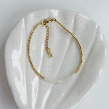 Load image into Gallery viewer, Delicate gold bracelet with natural shell beads