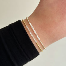 Load image into Gallery viewer, Delicate gold bracelet with natural shell beads