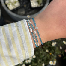 Load image into Gallery viewer, Blue and white pearl bead bracelets