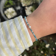 Load image into Gallery viewer, Blue and white pearl bead bracelets