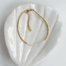 Load image into Gallery viewer, Delicate gold bracelet with natural shell beads