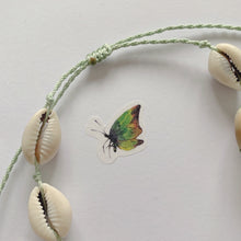 Load image into Gallery viewer, Cowrie shell necklace