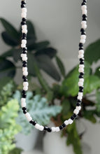 Load image into Gallery viewer, Bead necklaces
