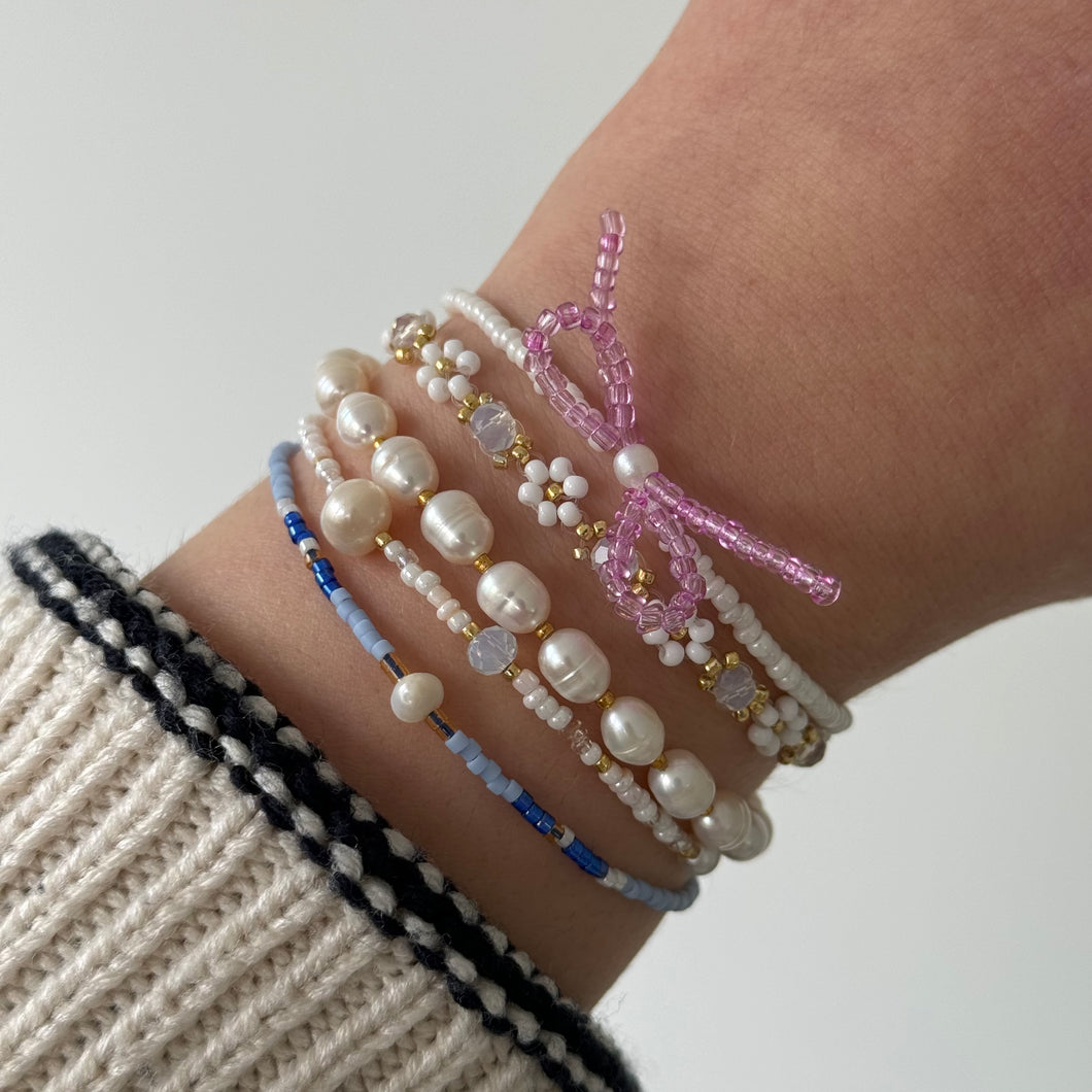 Iridescent purple bow bead bracelet