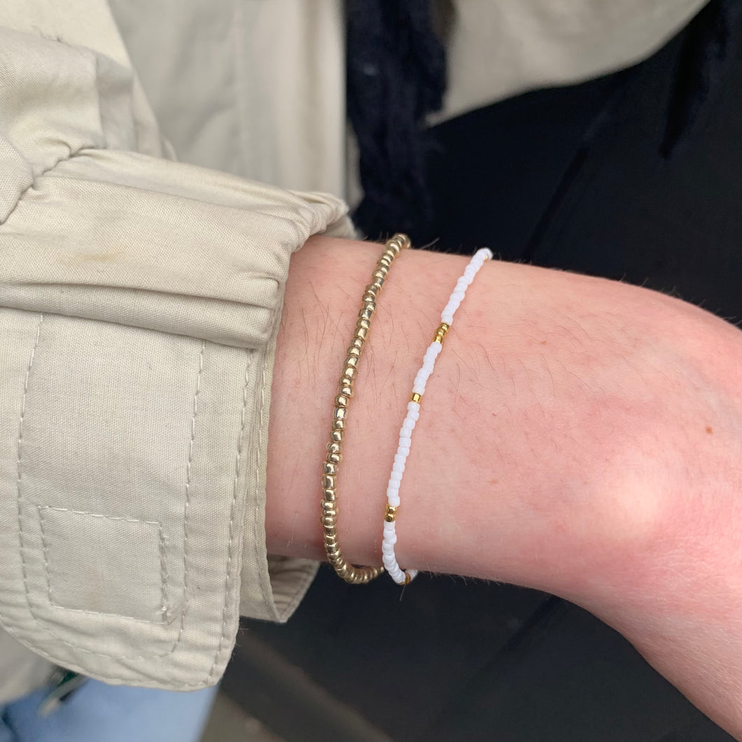 Dainty white & gold glass bead bracelet