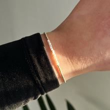 Load image into Gallery viewer, Delicate gold bracelet with natural shell beads
