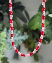 Load image into Gallery viewer, Pinky bead necklace

