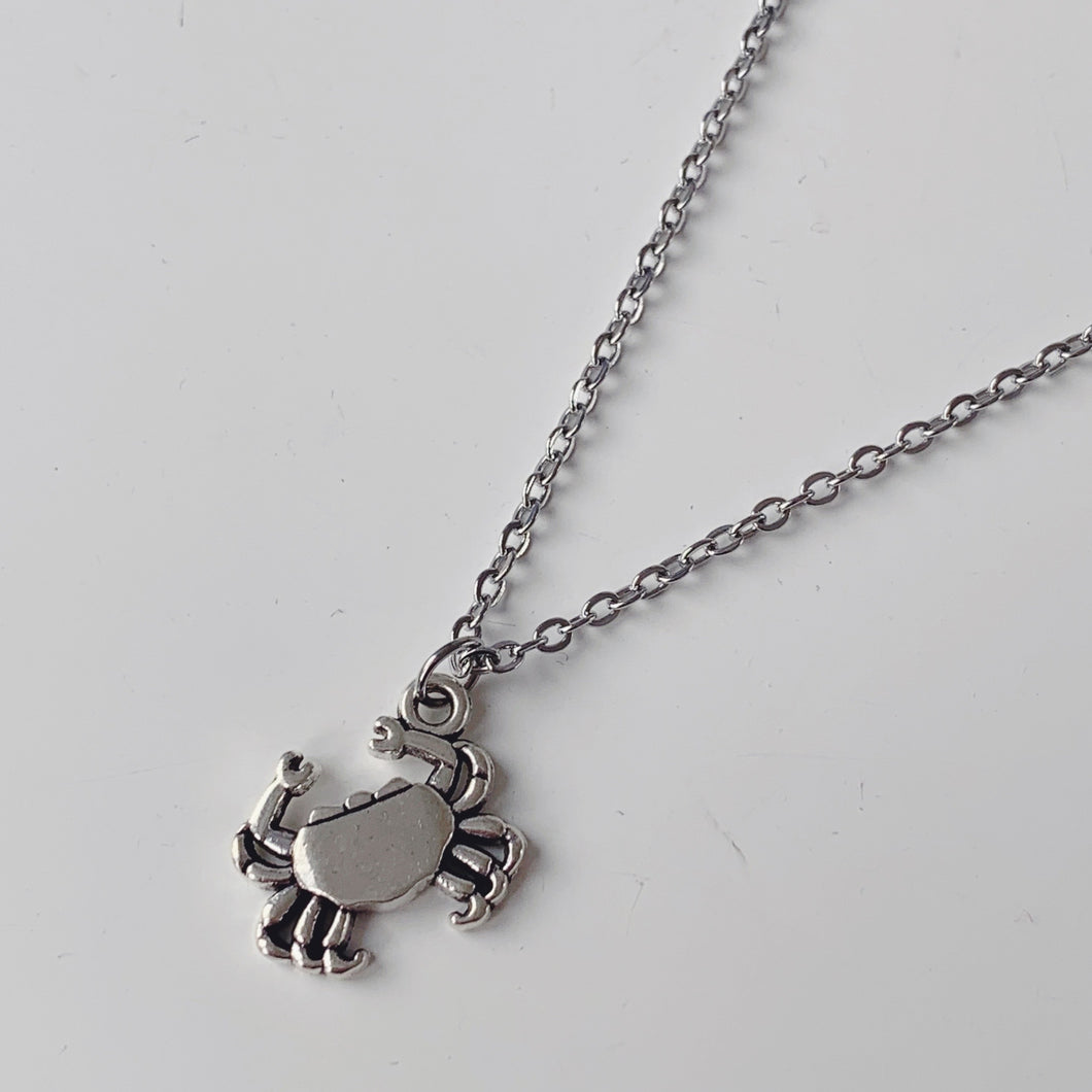 Little crab necklace