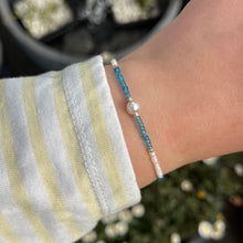 Load image into Gallery viewer, Blue and white pearl bead bracelets
