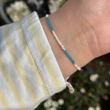 Load image into Gallery viewer, Blue and white pearl bead bracelets
