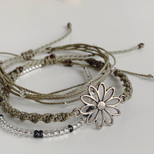 Load image into Gallery viewer, Daisy charm twist bracelet
