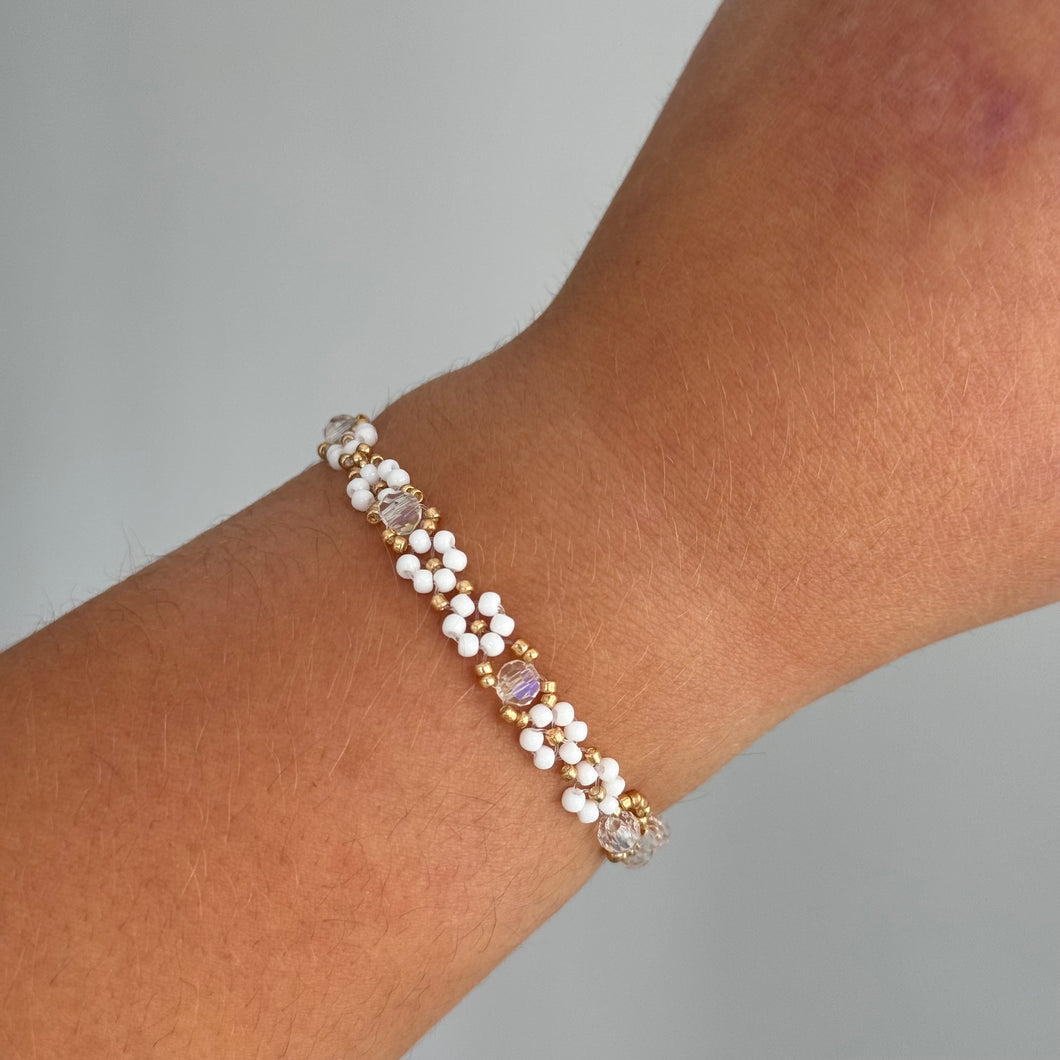 White and gold daisy star set