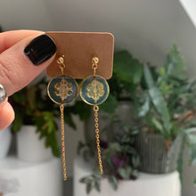 Load image into Gallery viewer, Pressed flower dangly earrings
