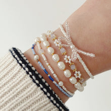 Load image into Gallery viewer, Iridescent pink bow bead bracelet

