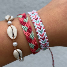 Load image into Gallery viewer, Bordered hearts friendship bracelet
