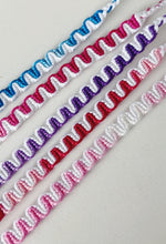 Load image into Gallery viewer, Vertical wave ombré thread bracelet
