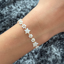 Load image into Gallery viewer, Daisy chain and natural pearl star bracelet
