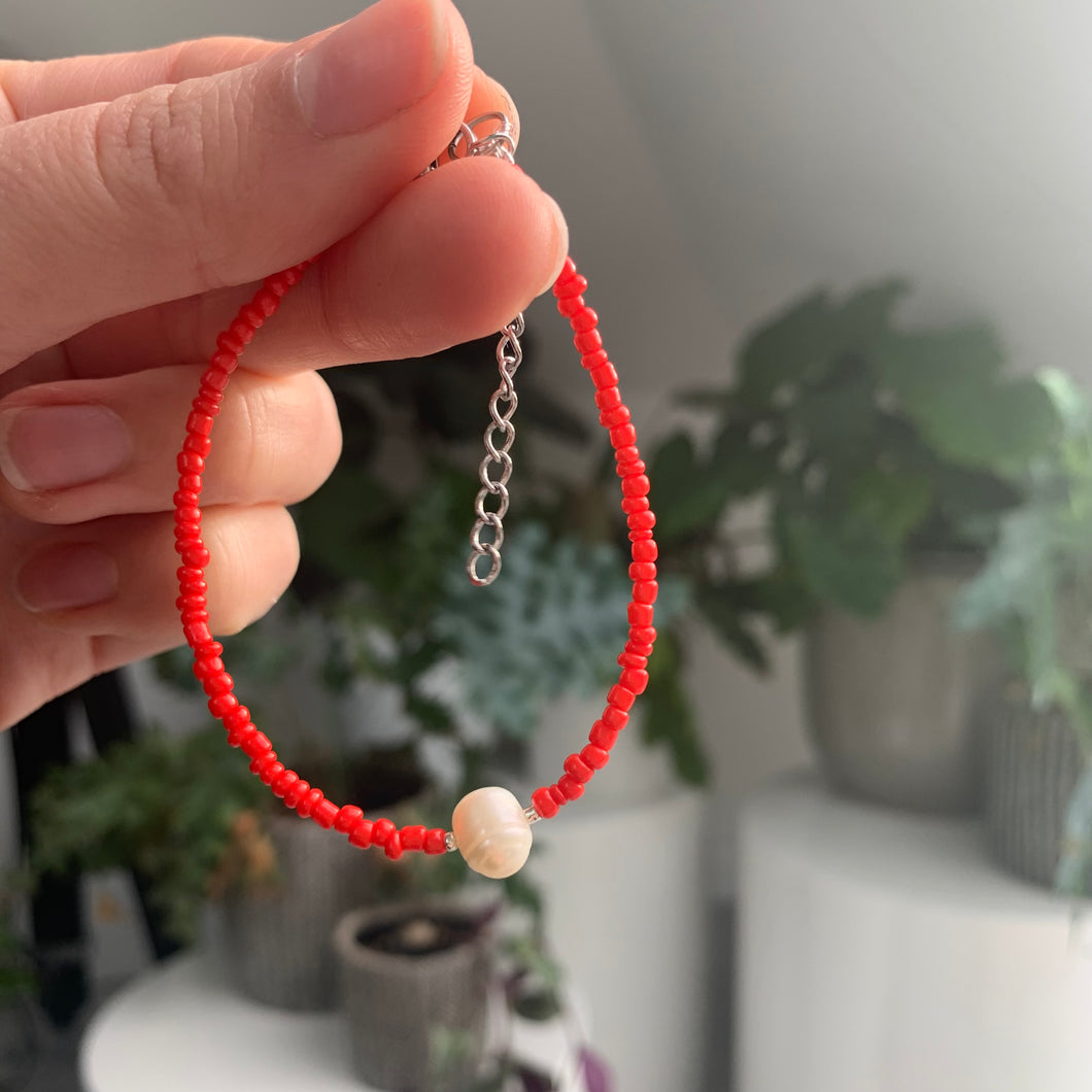 Glass bead and freshwater pearl bracelet
