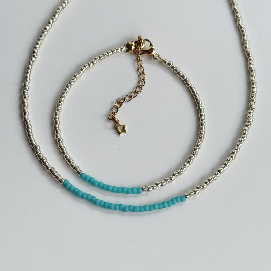 Glass bead necklace and bracelet set