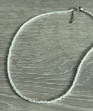 Load image into Gallery viewer, Dainty glass bead necklaces
