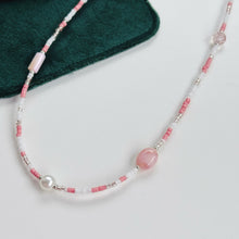 Load image into Gallery viewer, Peachy pearl necklaces
