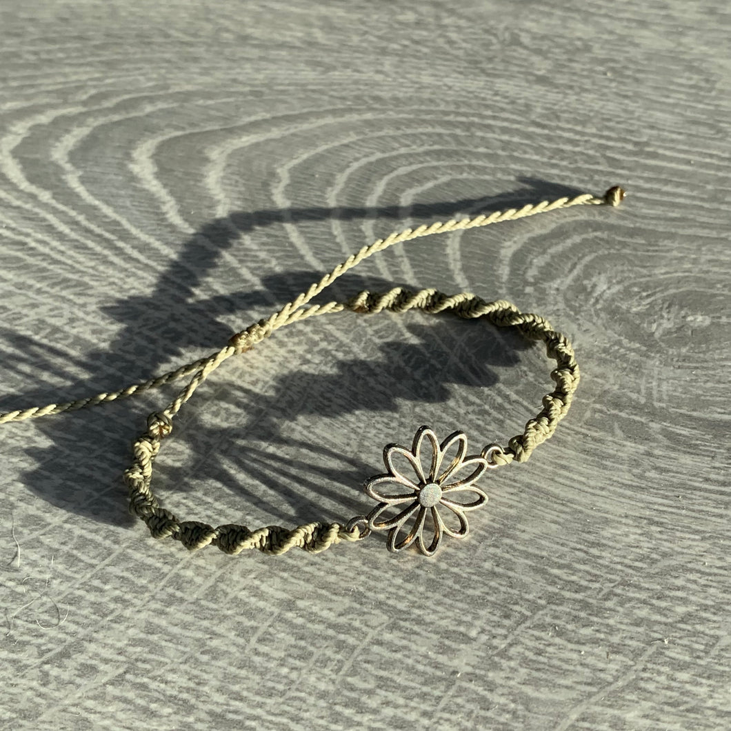 Daisy charm twist bracelet